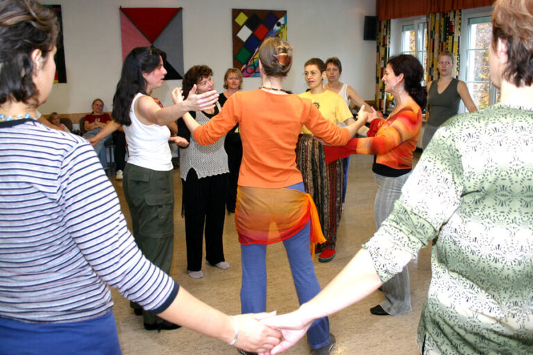 Tänzewerkstatt - Gruppentänze - Kreistänze - Integrativer Tanz - Tanzpaedagogik 13