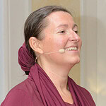 Alexandra-Schwendenwein–Stimmtraining–Sprechtraining–Systemisches-Coaching–Aufstellungsarbeit–Kommunikation-talk