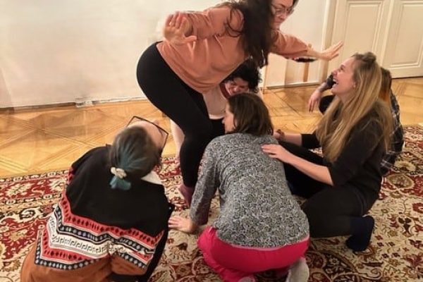 Theaterpädagogik Lisa Kleingrppe Statue